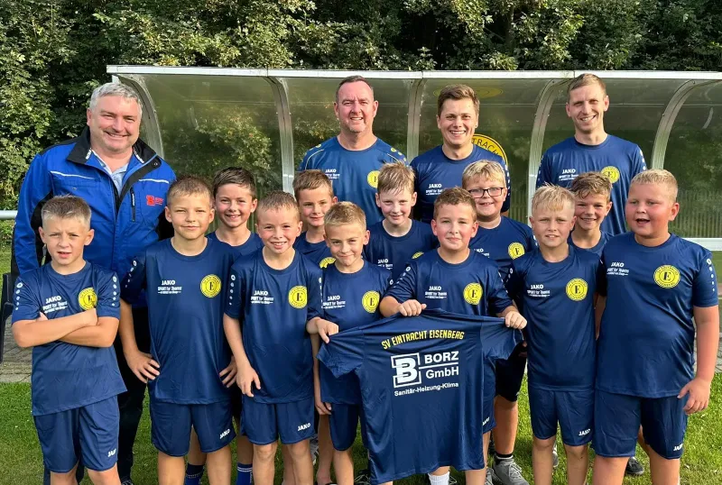 E2- Junioren mit neuer Trainingsbekleidung